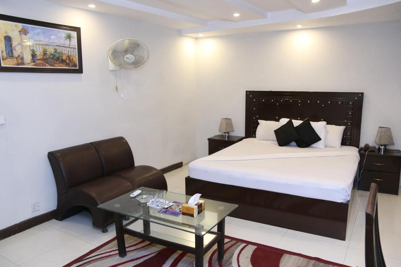 Gulberg Continental Hotel Lahore Luaran gambar