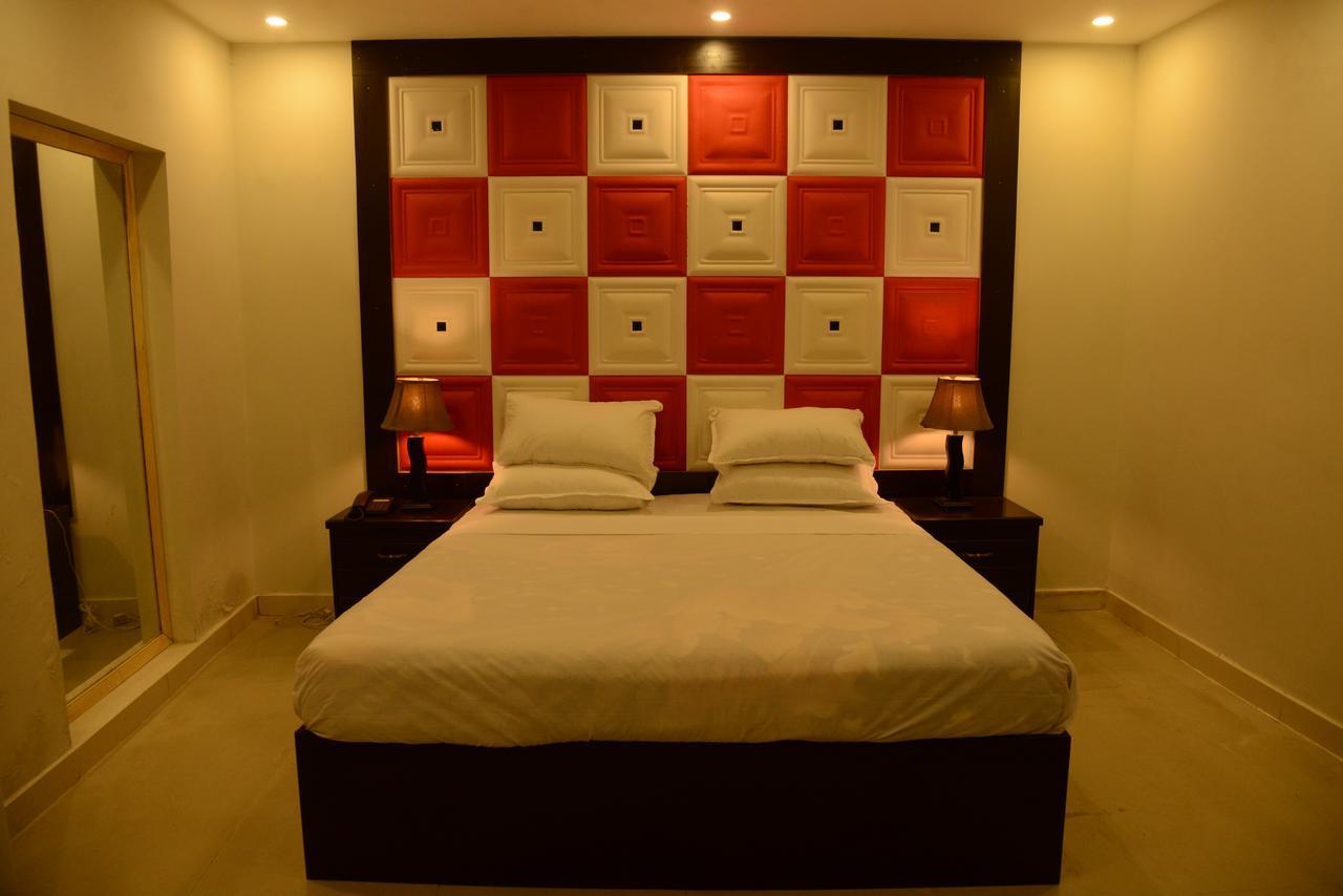 Gulberg Continental Hotel Lahore Luaran gambar