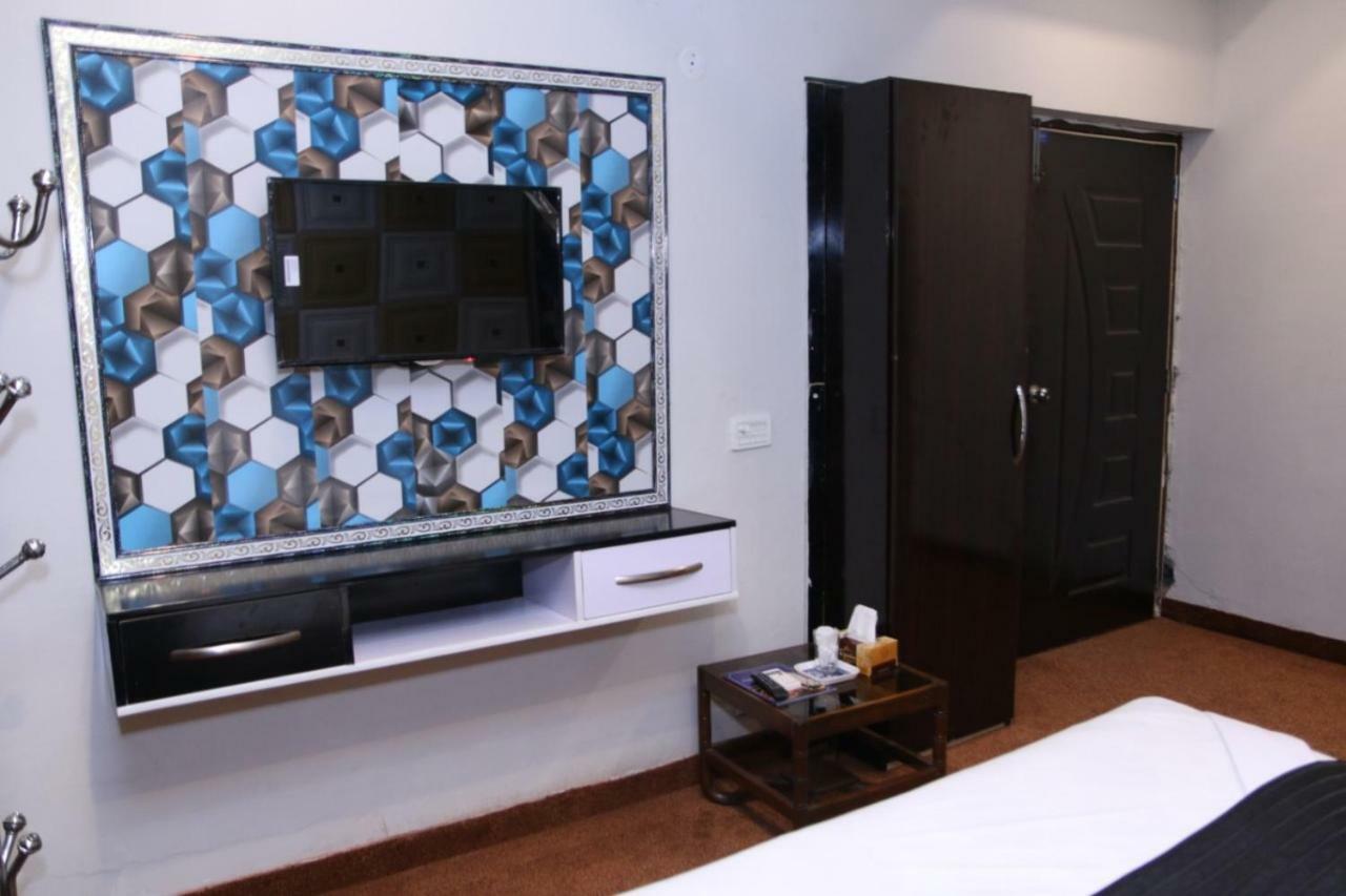 Gulberg Continental Hotel Lahore Luaran gambar
