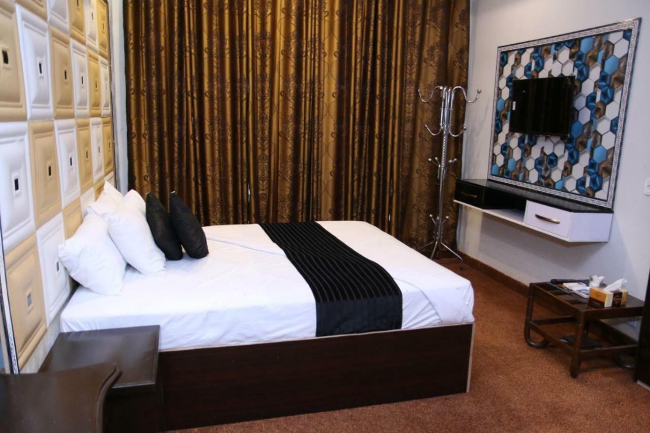 Gulberg Continental Hotel Lahore Luaran gambar