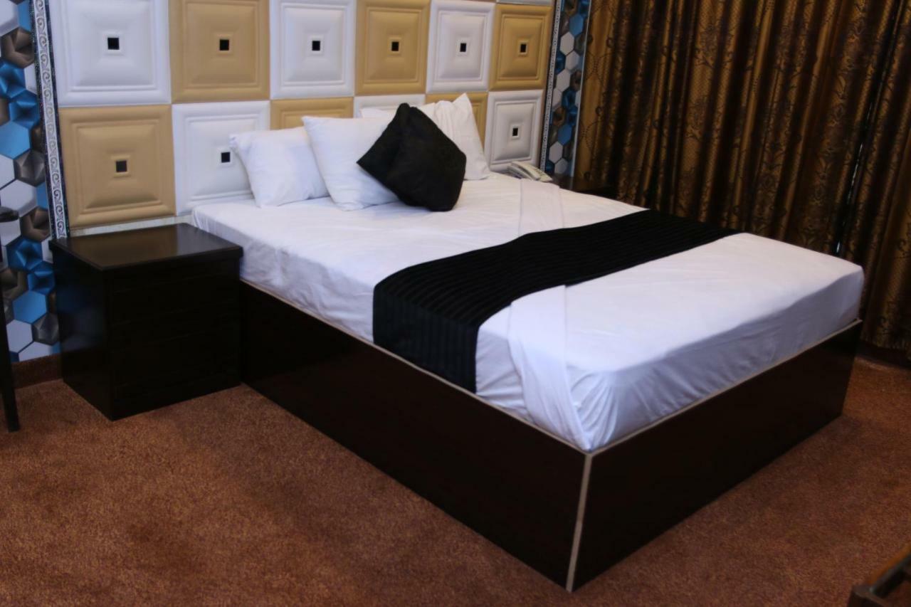 Gulberg Continental Hotel Lahore Luaran gambar