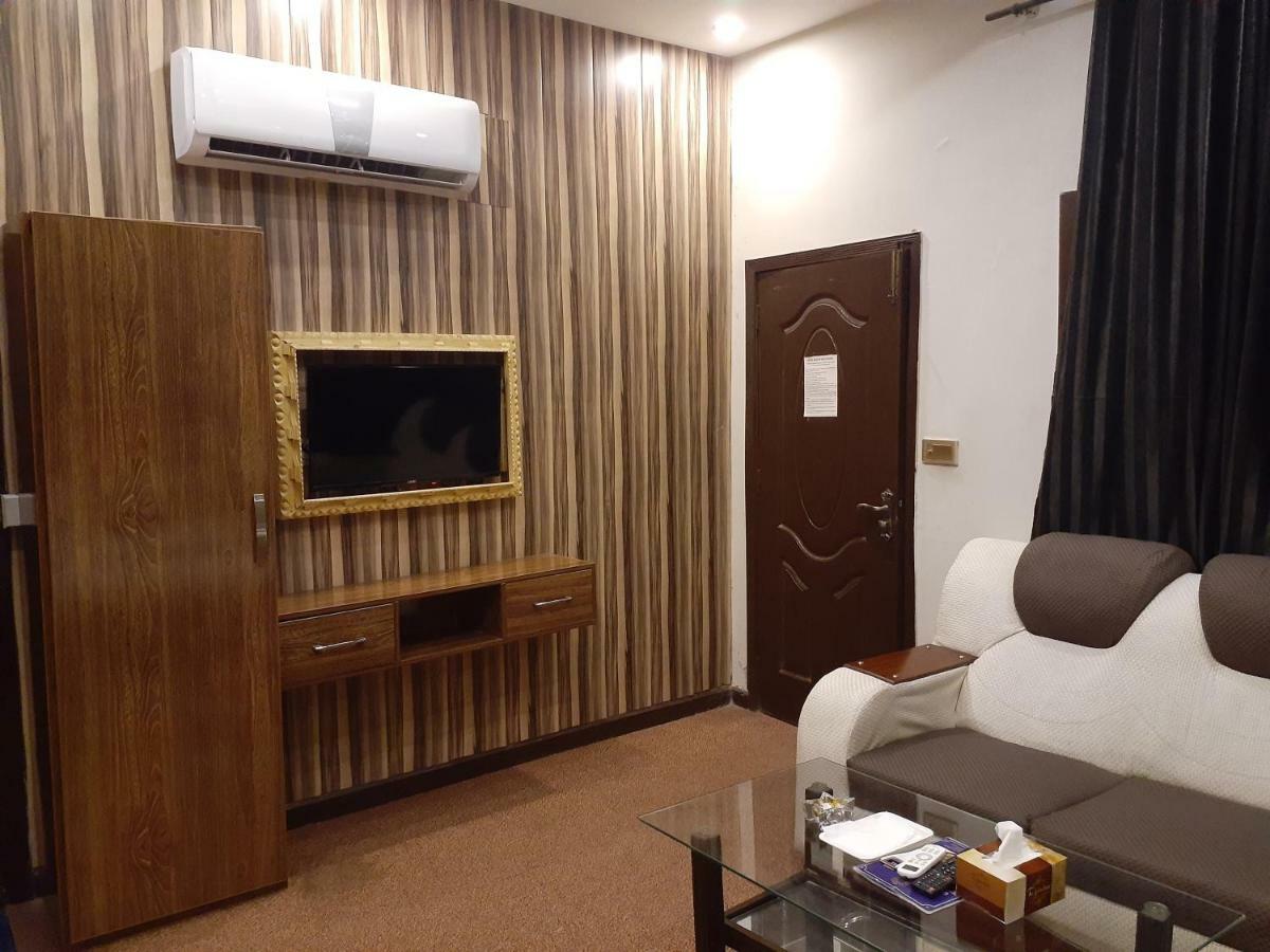 Gulberg Continental Hotel Lahore Luaran gambar