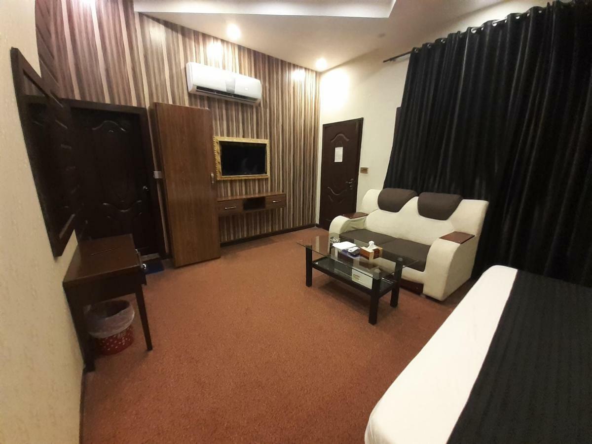Gulberg Continental Hotel Lahore Luaran gambar